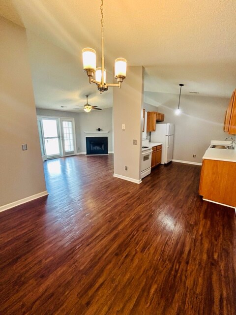 Foto del edificio - 7149 W Friendly Ave