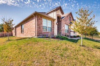 Building Photo - 101 Happy Ln