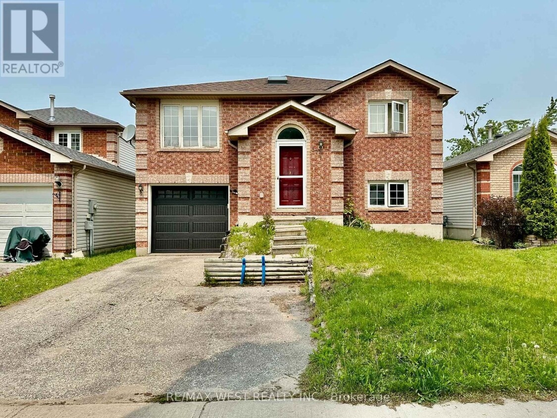 Primary Photo - 37 Whitehorn Crescent