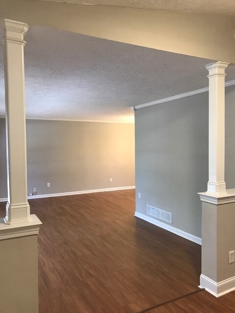 Building Photo - 4br/2.5ba in ELLENWOOD!!! - AVAILABLE for ...
