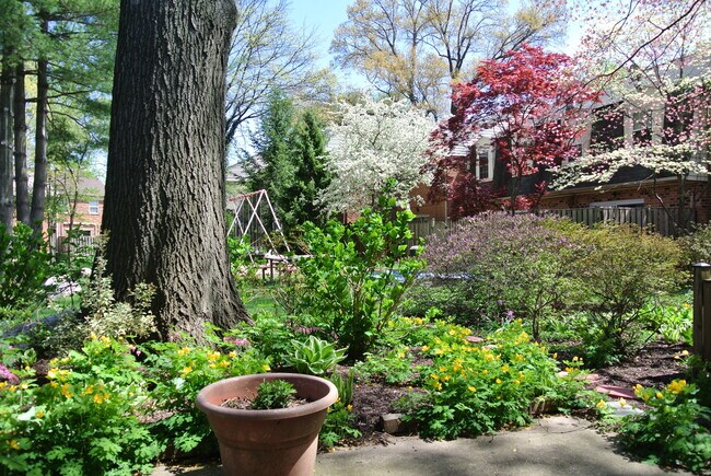 Foto del edificio - 766 Princeton Pl