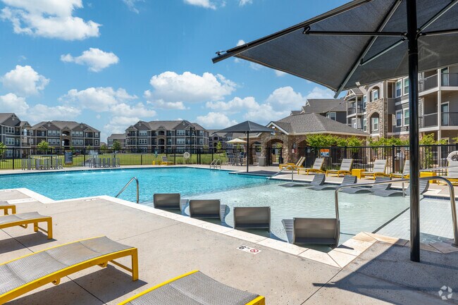 Piscina - 24Hundred Apartments