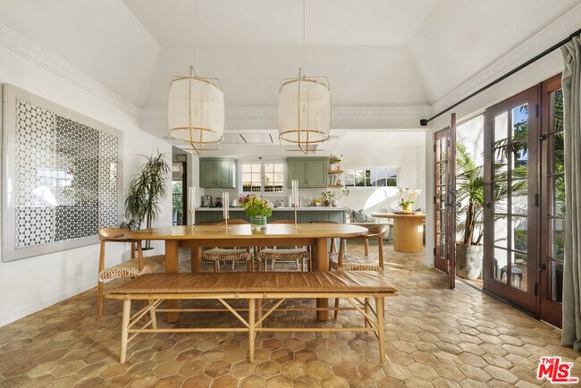 Foto del edificio - 105 S La Jolla Ave