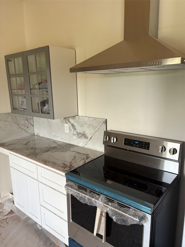 Building Photo - 626 Front St