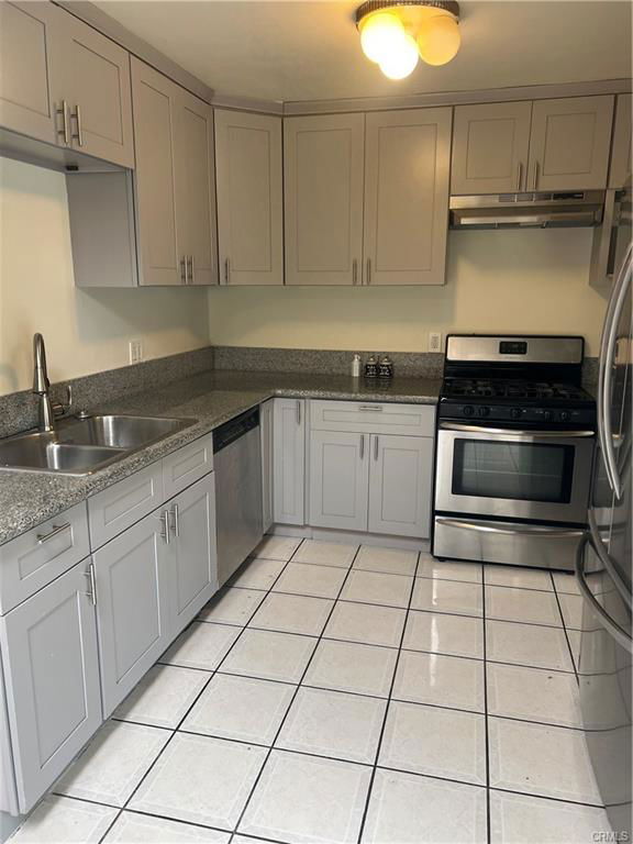 Foto del edificio - 7357 Darby Ave