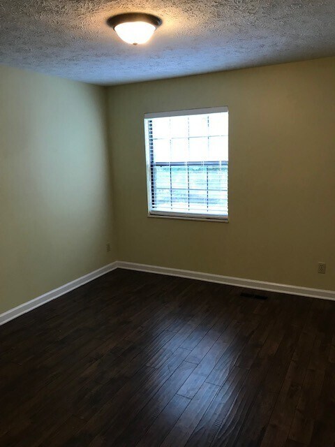Building Photo - Maryville 37803 - 3 bedroom condo with bon...