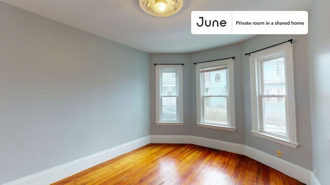 Building Photo - Private bedroom in 4 bed/1 bath Home