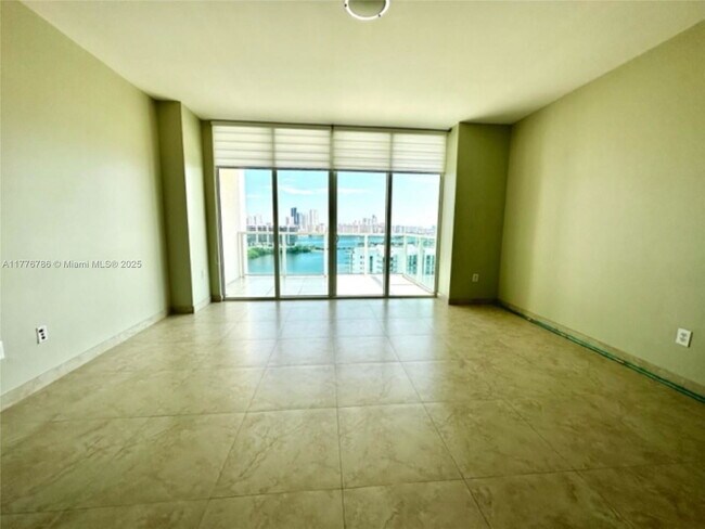 Foto del edificio - 3330 NE 190th St
