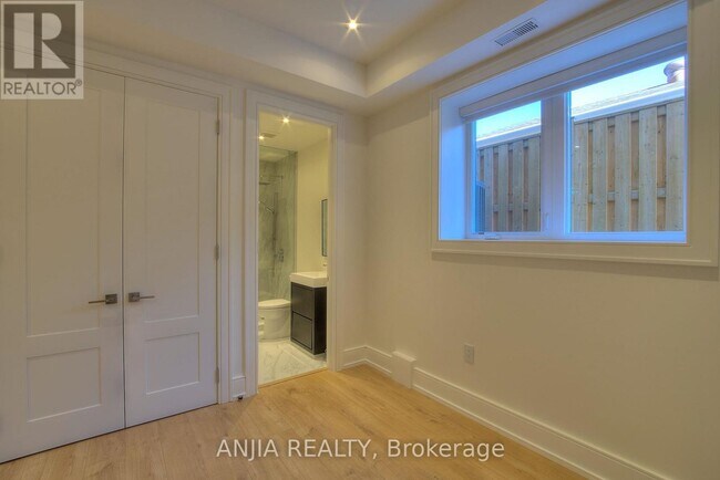 Photo du bâtiment - 23 Cresthaven Dr