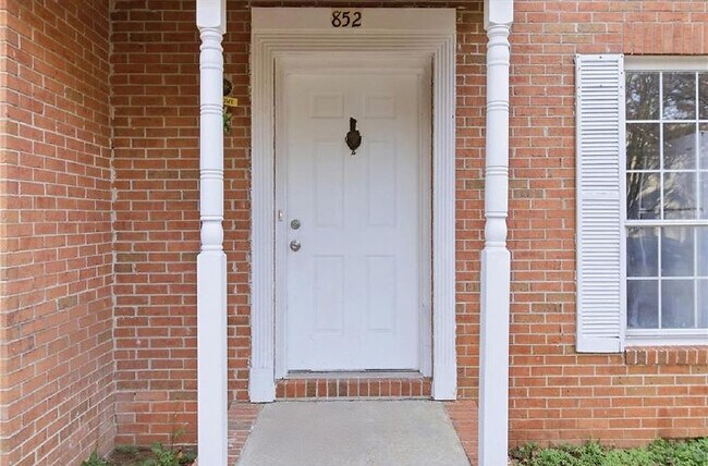 Foto del edificio - Room in Townhome on Glynn Oaks Dr