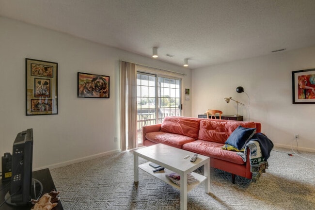Building Photo - Kobuck Apartments
