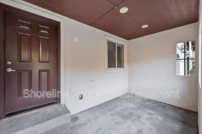 Building Photo - 2085 Brittany Ln