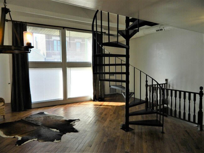Building Photo - 2425 N Clybourn Ave