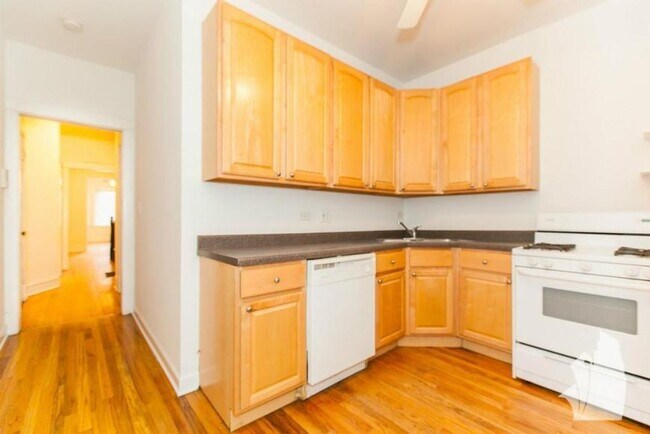 Building Photo - 2 bedroom in Chicago IL 60613