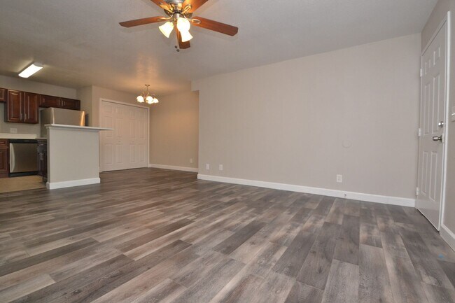 Building Photo - 1/1 Condo in Altamonte Springs ~ Gated Lakefront Community ~ LVP Flooring & Updated Kitchen/Bath!