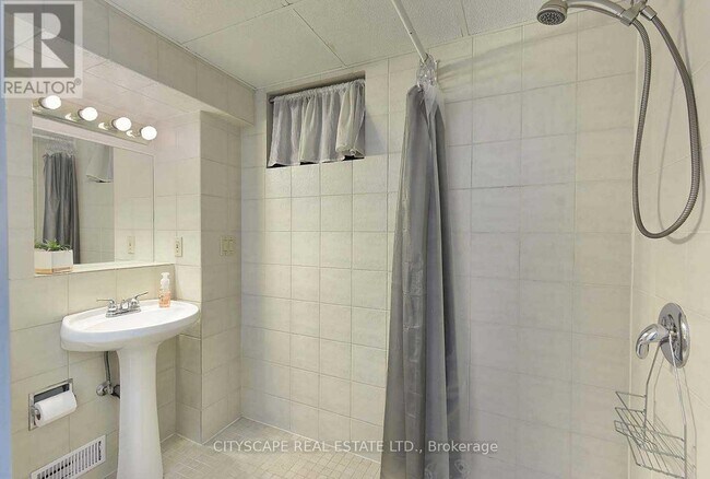 Photo du bâtiment - 48 Stevenharris Dr