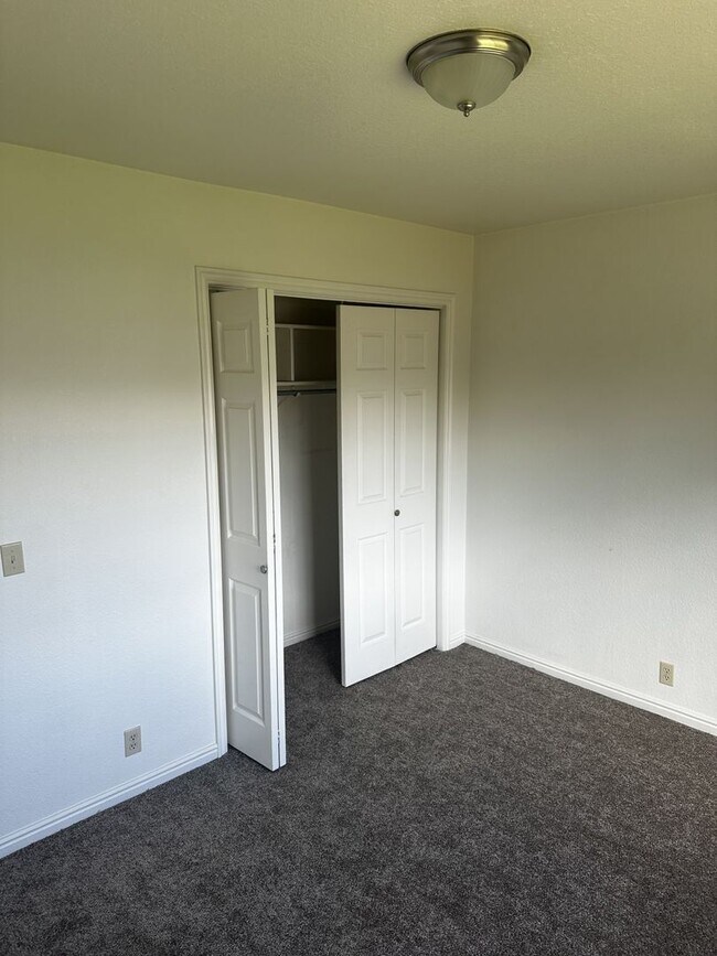 Building Photo - For a limited time sign for $1295 a month