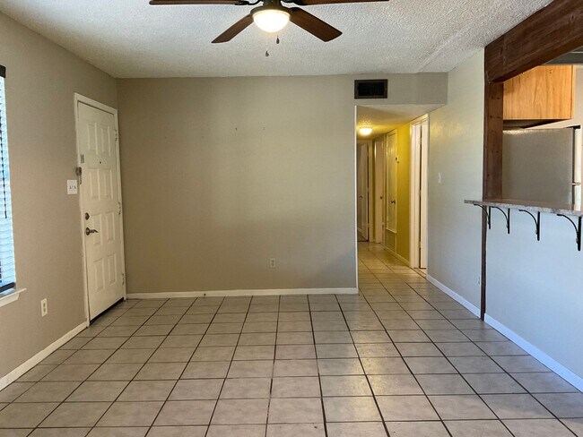 Building Photo - **APPLICATION RECEIVED**  3-Bedroom Home in Downtown Burnet with Large Fenced Yard!
