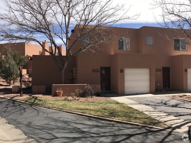 Building Photo - 3306 Fairway Loop
