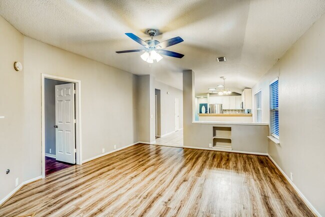 Foto del edificio - 10403 Falling River Dr