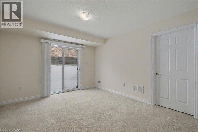 Photo du bâtiment - 470 Linden Dr