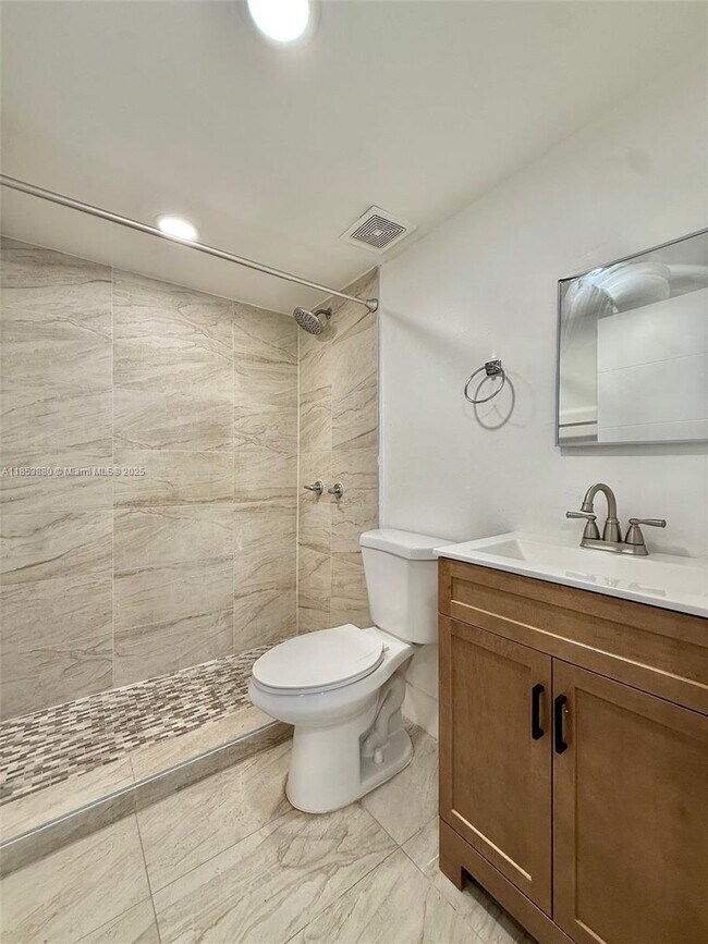 Foto del edificio - 131 NW 77th St