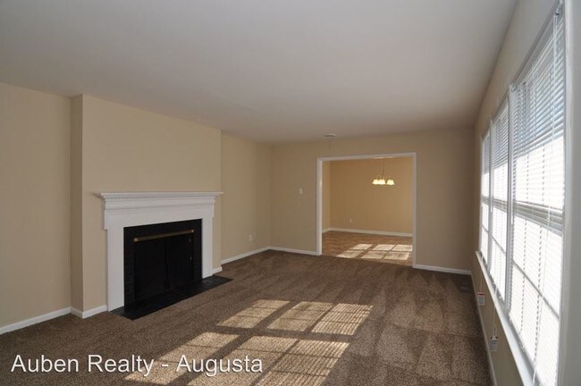 Building Photo - 2622 Leland Dr