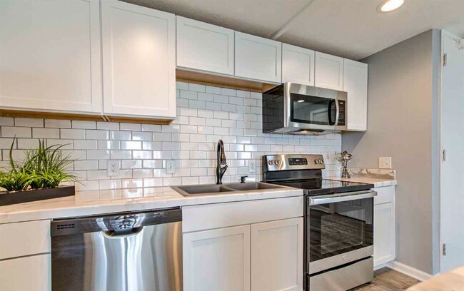 Building Photo - 105 N 31st Ave