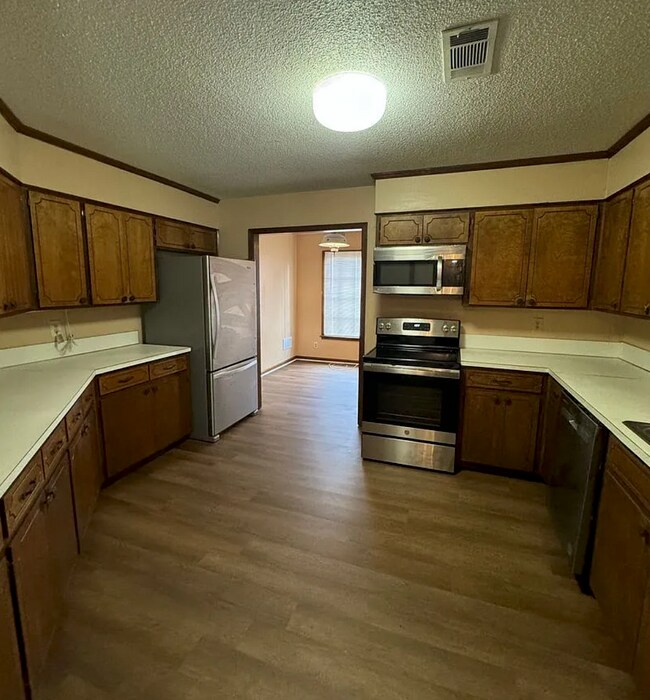 Foto del edificio - 654 Mayflower Dr