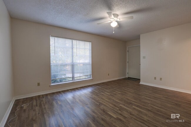 Building Photo - 12 Lancers Ln