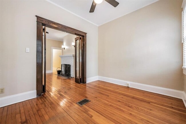 Building Photo - 1000 E Crenshaw St