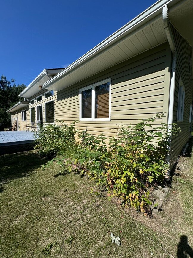 Foto del edificio - Beautiful 3 Bedroom, 2 bath, 2 Car Garage home off Chena Hills/Chena Ridge