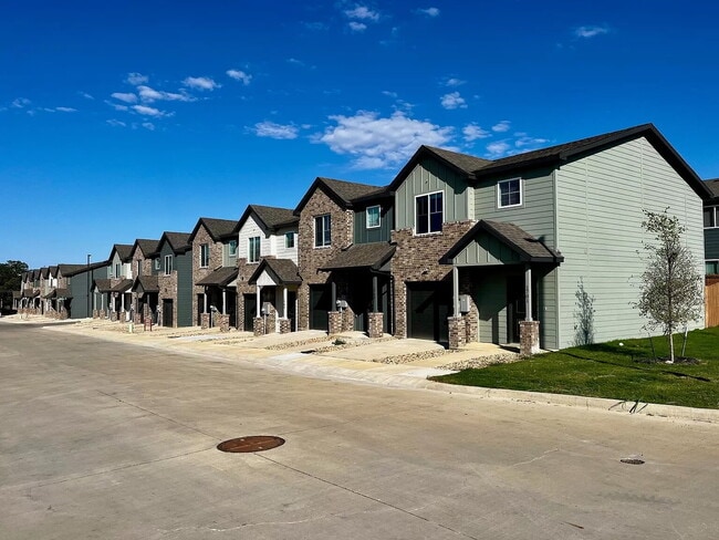 Building Photo - Modern Built Townhome with Fenced Yard – Perfectly Situated Minutes from Fort Worth & Dallas