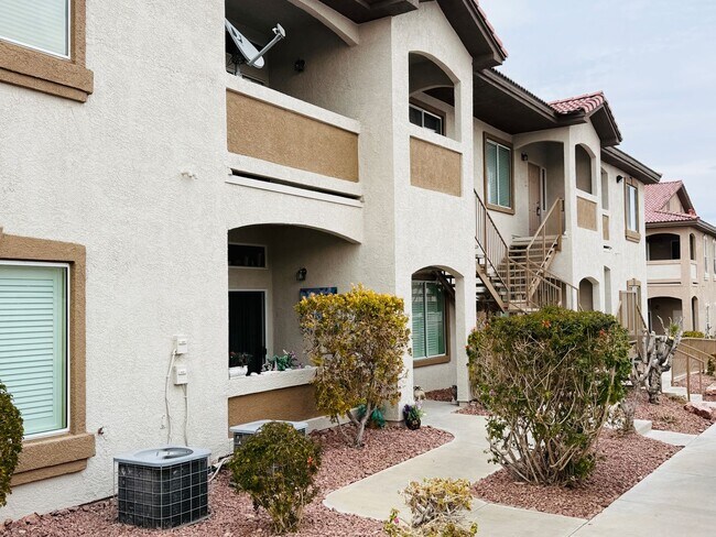 Foto del edificio - 3 bdrm, 2 bath Mission Hills Condo-Available Now!