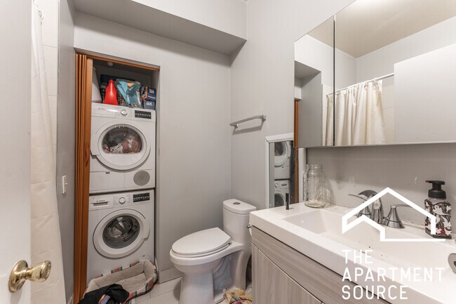 Foto del edificio - 3151 N Southport Ave