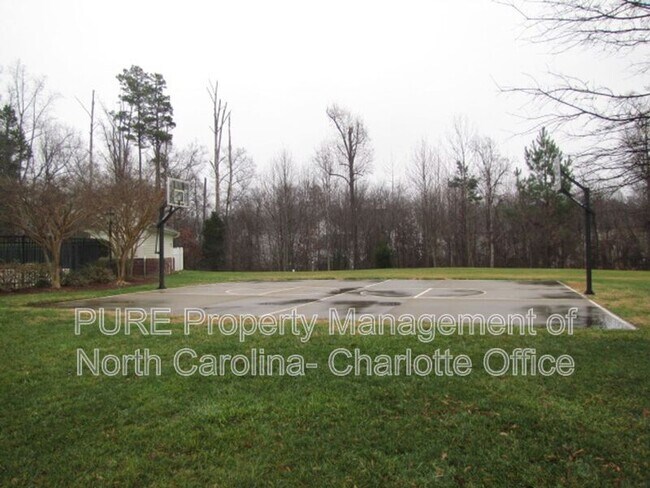 Building Photo - 17811 Delmas Dr