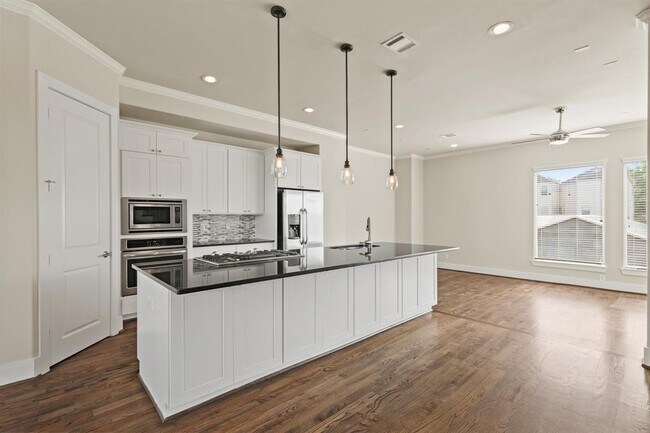 Foto del edificio - 906 W 17th St