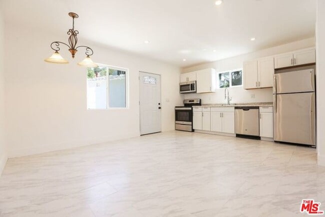 Building Photo - 5307 1/2 Don Pio Dr
