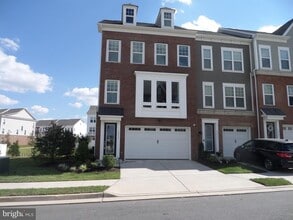 Building Photo - 42939 Running Creek Square