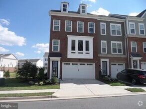 Building Photo - 42939 Running Creek Square