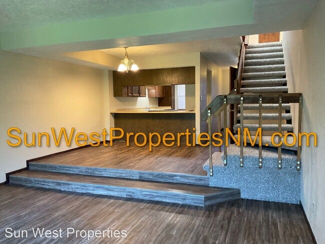 Building Photo - 3 br, 2.5 bath House - 1076 E. Navajo
