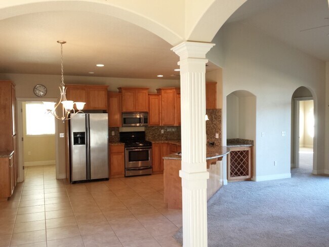 Foto del edificio - Lake California Home for Rent | Gated Community, Lake Access, River Access, Garage