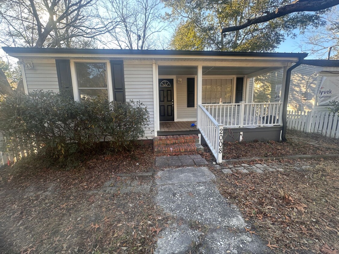 Foto principal - Cute 2 Bed 1 Bath Single Family Home