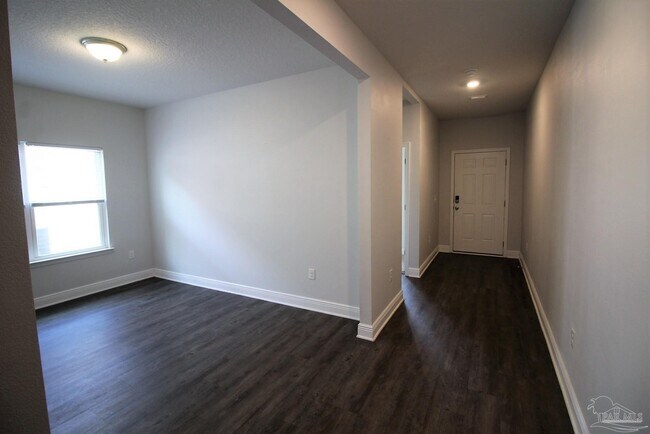 Building Photo - 8006 Burnside Lp