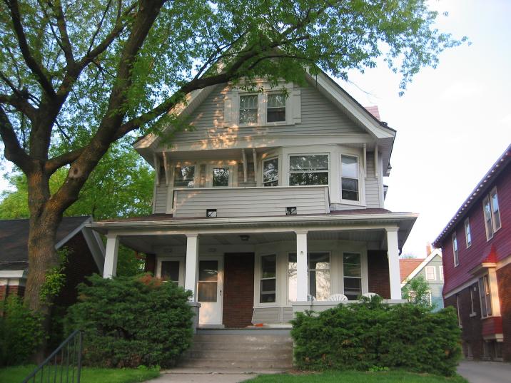 Primary Photo - 3060-3062 N Downer Ave