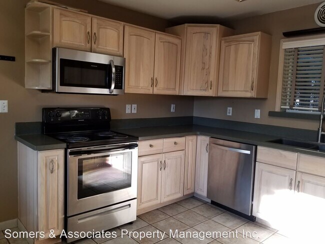 Foto del edificio - 5 br, 3 bath House - 13 Antoinette Ave