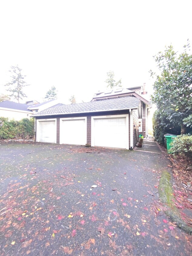 Photo of individual apartment garages - 1689 SW Montgomery Dr.
