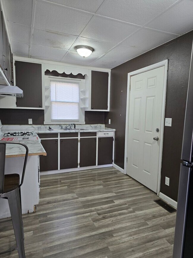 Foto del edificio - 2 Bedroom 1 Bath Unit in Triplex