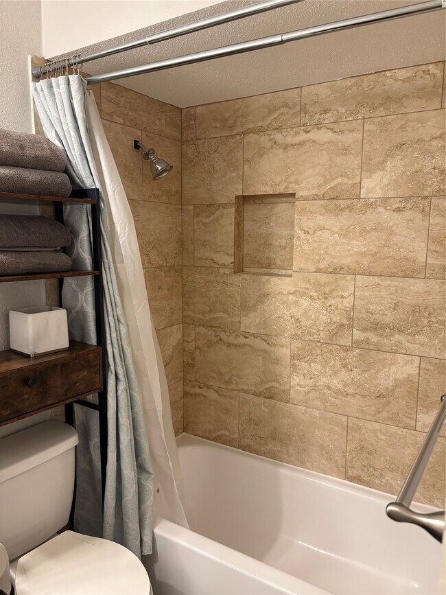 Foto del edificio - 732 Memorial Mews St