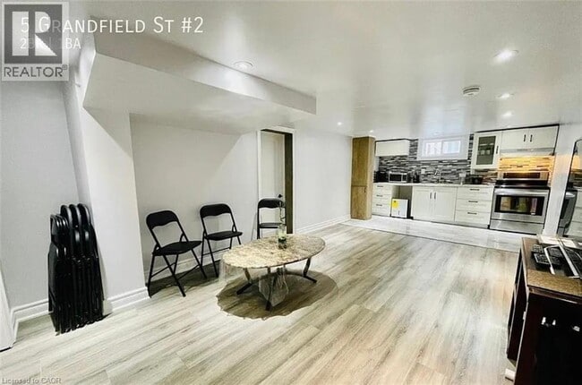 Building Photo - 5 Grandfield St